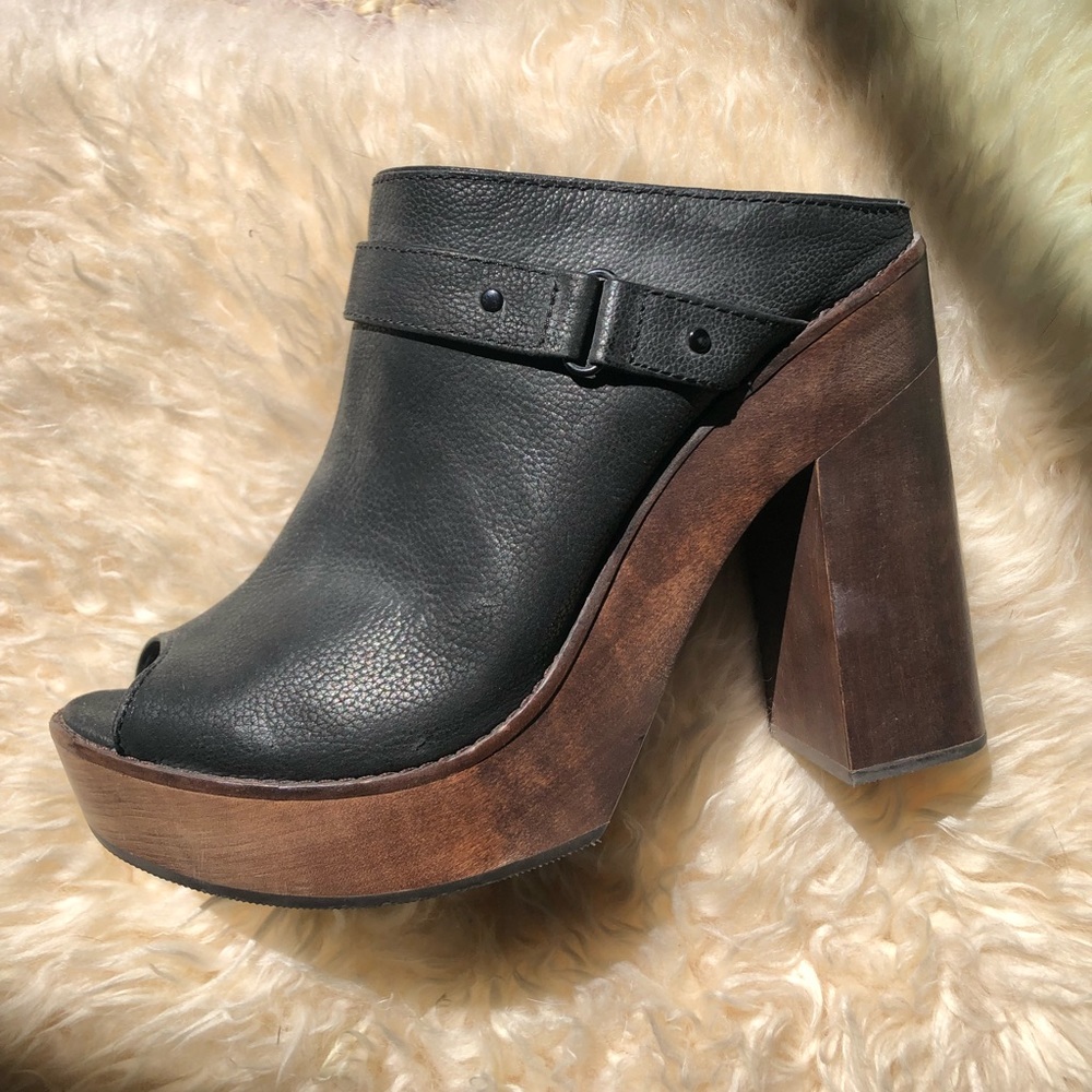 Joie like new black leather platform booties, 39